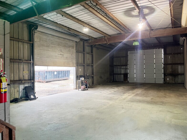 More Photos Of 10234 Lucore St, Houston Warehouse For Lease