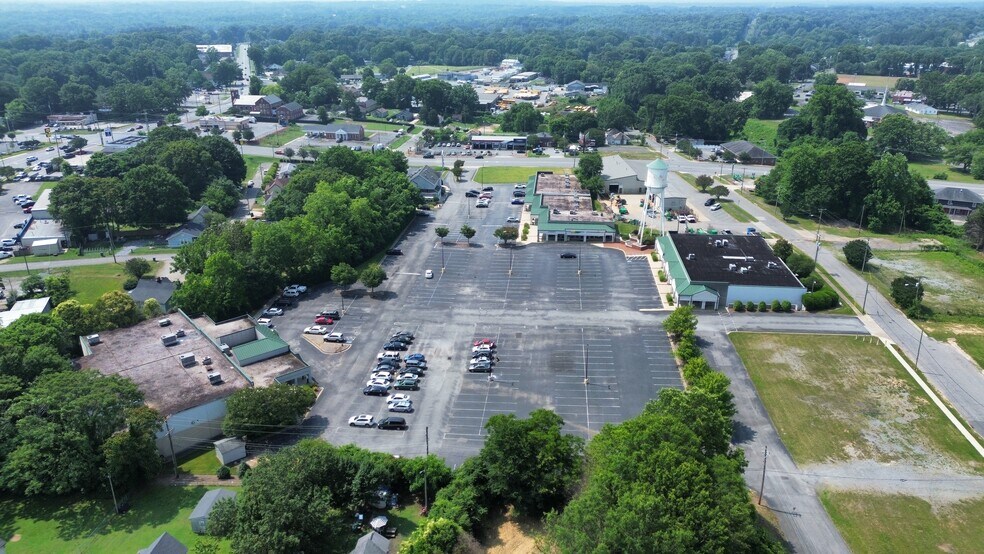 More Photos Of 230-254 E Garrison Blvd, Gastonia Storefront For Lease