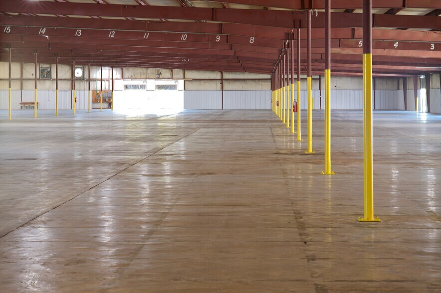 More Photos Of 847 W Main St, Lake City Warehouse For Lease