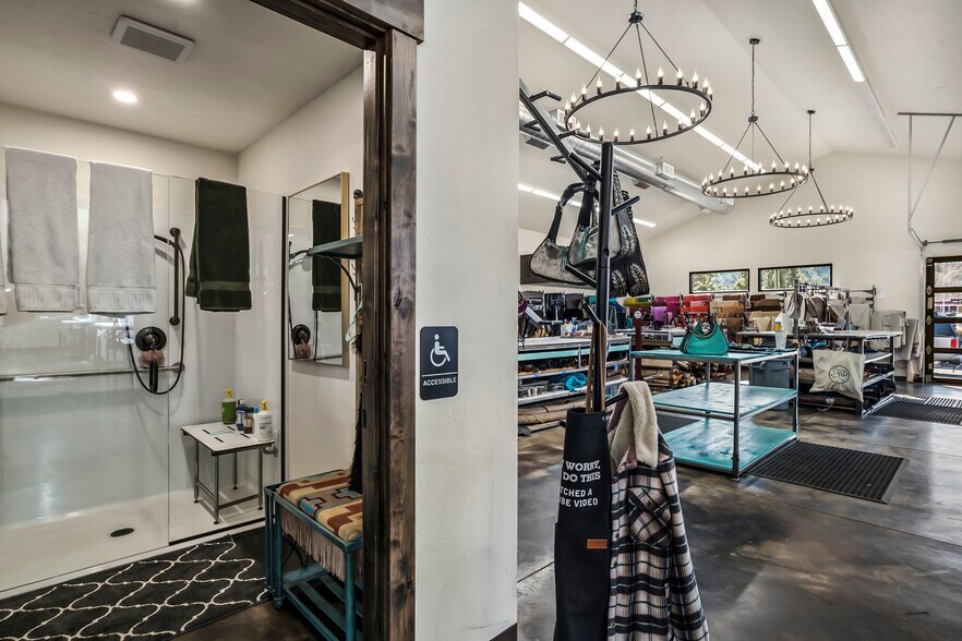 More Photos Of 19885 7th St, Bend Flex For Sale