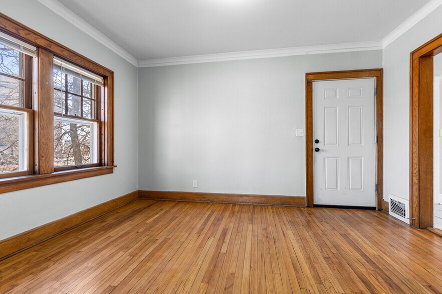 More Photos Of 910 4th Ave, Rockford Apartments For Sale
