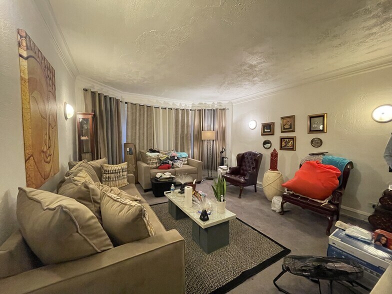 More Photos Of 7932 S Saint Lawrence Ave, Chicago Apartments For Sale