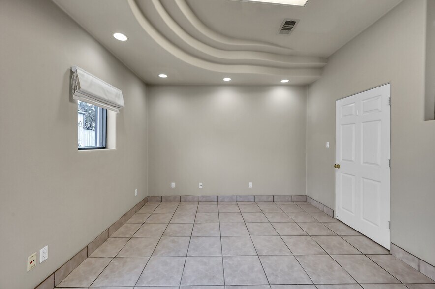 More Photos Of 32219 Tamina Rd, Magnolia Distribution For Lease