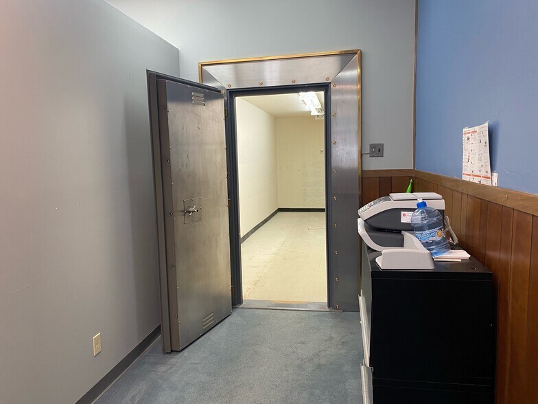 More Photos Of 20 Pearl St, Council Bluffs Office For Sale
