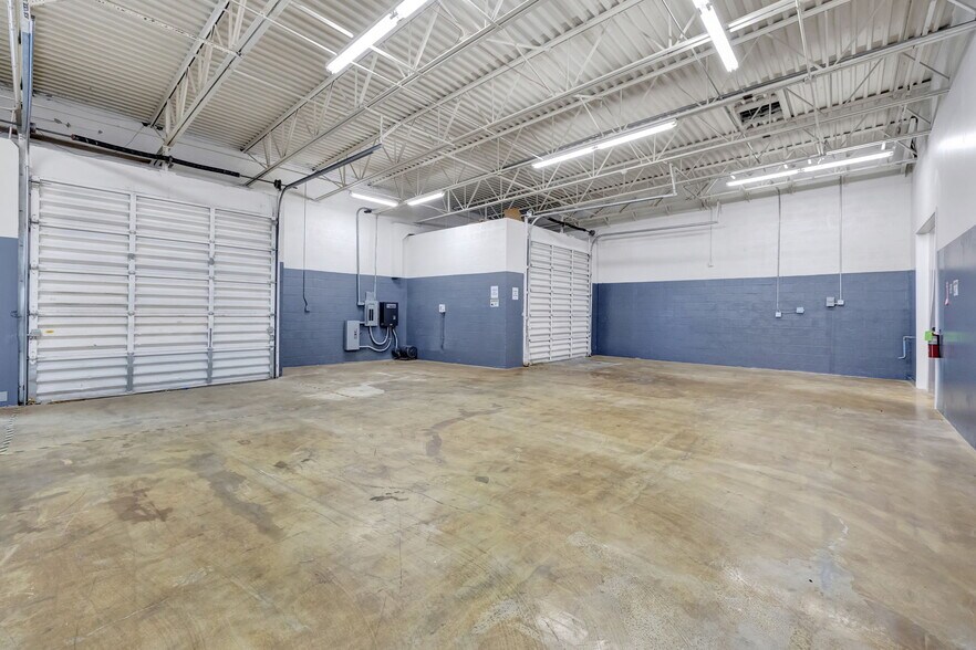 More Photos Of 2122 Blount Rd, Pompano Beach Warehouse For Lease