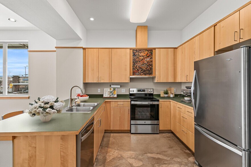 More Photos Of 2205 Ashland Street Unit 210, Ashland Storefront Retail Office For Sale