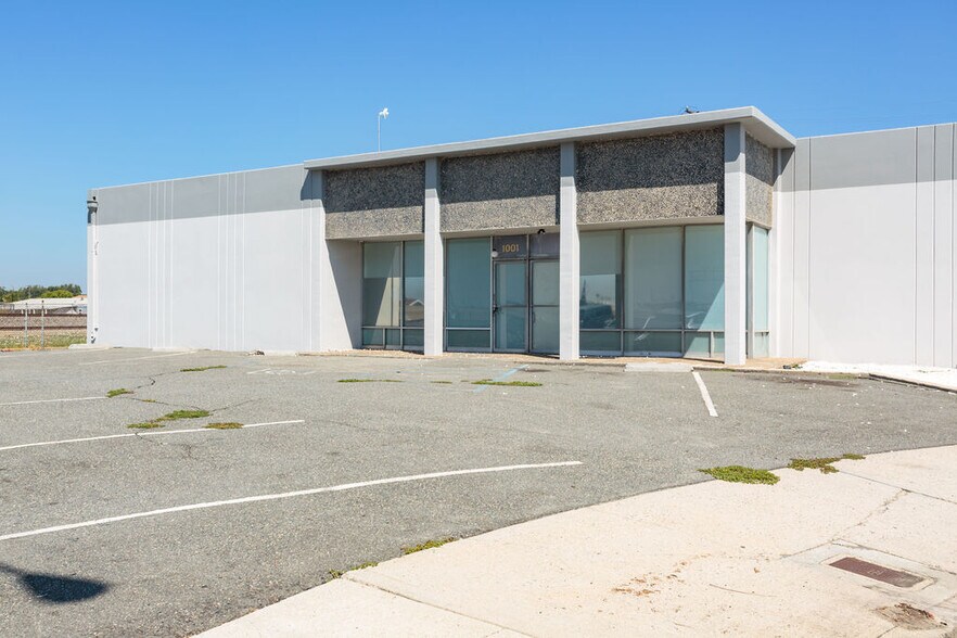 Primary Photo Of 1001 E Elm Ave, Fullerton Warehouse For Sale