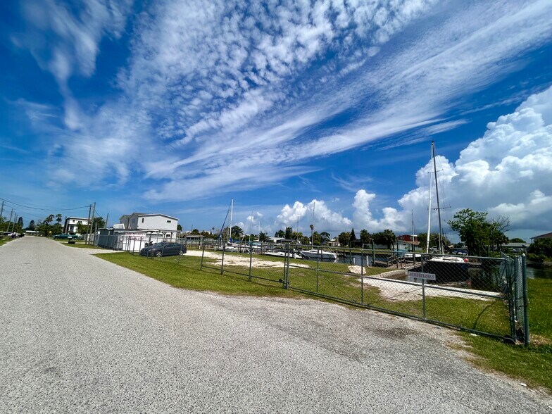 More Photos Of 6501 Boatyard Dr, Hudson Specialty For Sale