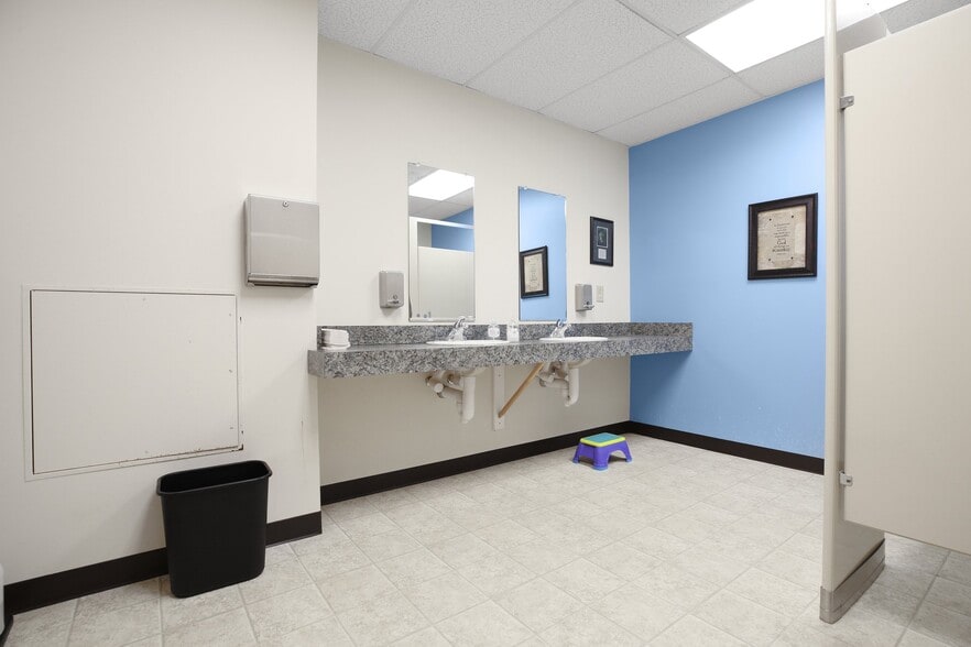 More Photos Of 9304 Onyx Ct, Fredericksburg Warehouse For Sale