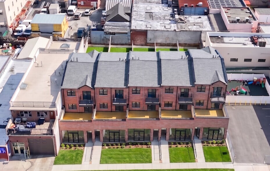 More Photos Of 15026 12th Ave, Whitestone General Retail For Sale