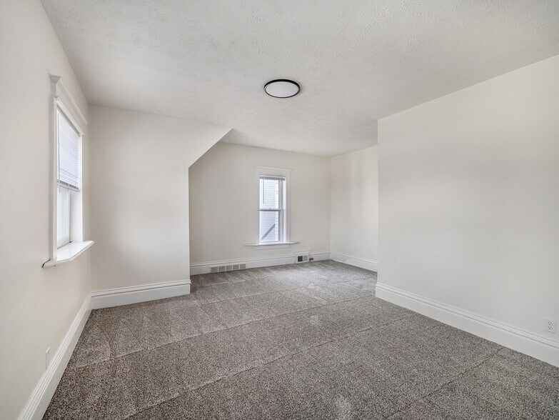 More Photos Of 1618 S 32nd Ave, Omaha Apartments For Sale