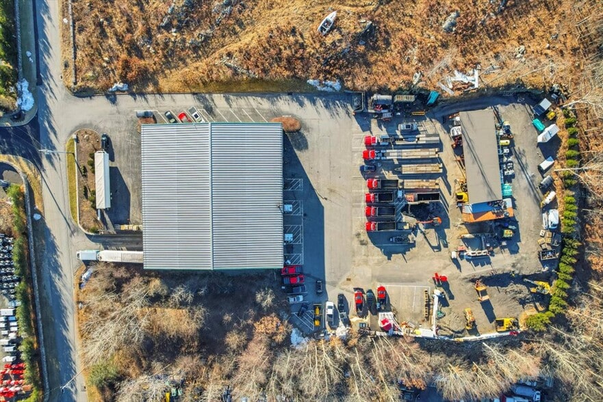 More Photos Of 96 Commerce Dr, Carmel Warehouse For Lease