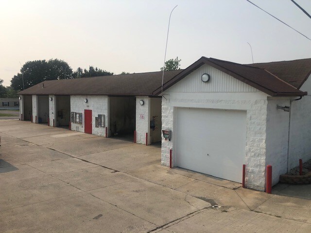 Primary Photo Of 1325 S Detroit St, Bellefontaine Carwash For Sale