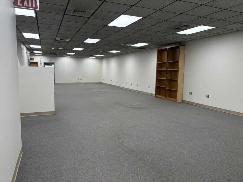 More Photos Of 117 Londonderry Tpke, Hooksett Flex For Lease