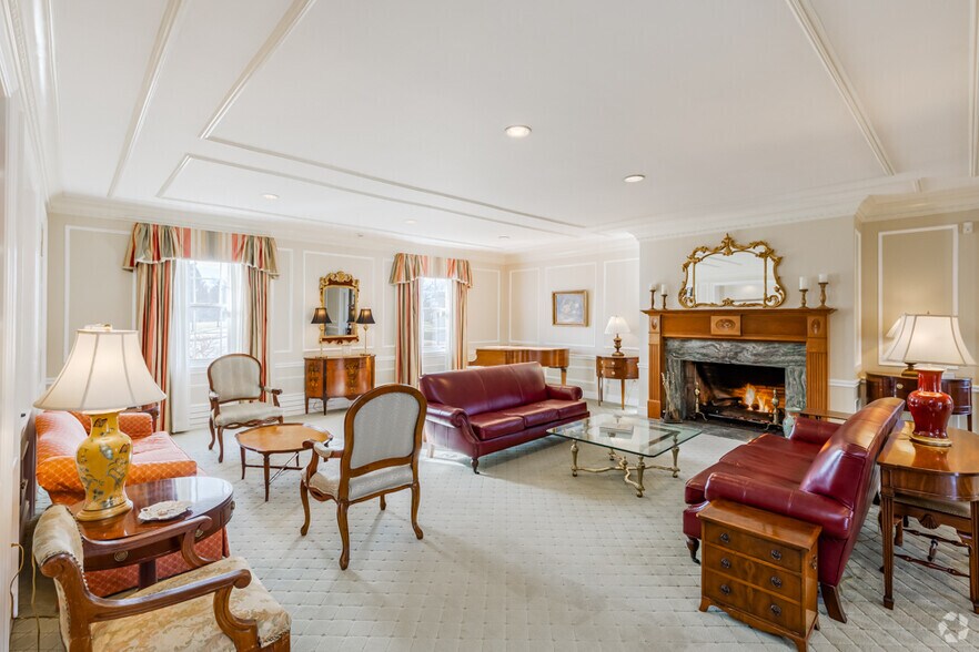 1442 Coraopolis Heights Rd, Moon Township, PA 15108 Hotel For Sale