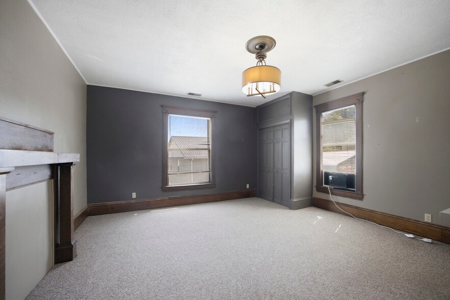 More Photos Of 229 E Main St, Bridgeport Loft Creative Space For Sale