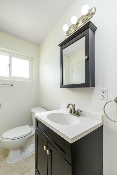 More Photos Of 5035 Saratoga Ave, San Diego Apartments For Sale