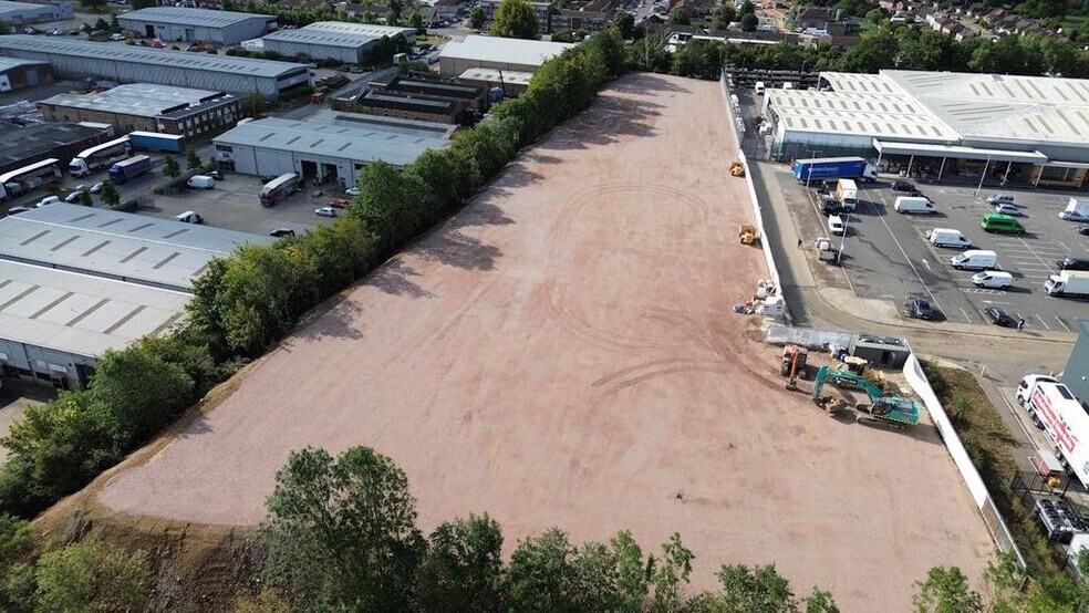 More Photos Of Dallow Rd, Luton Supermarket For Lease