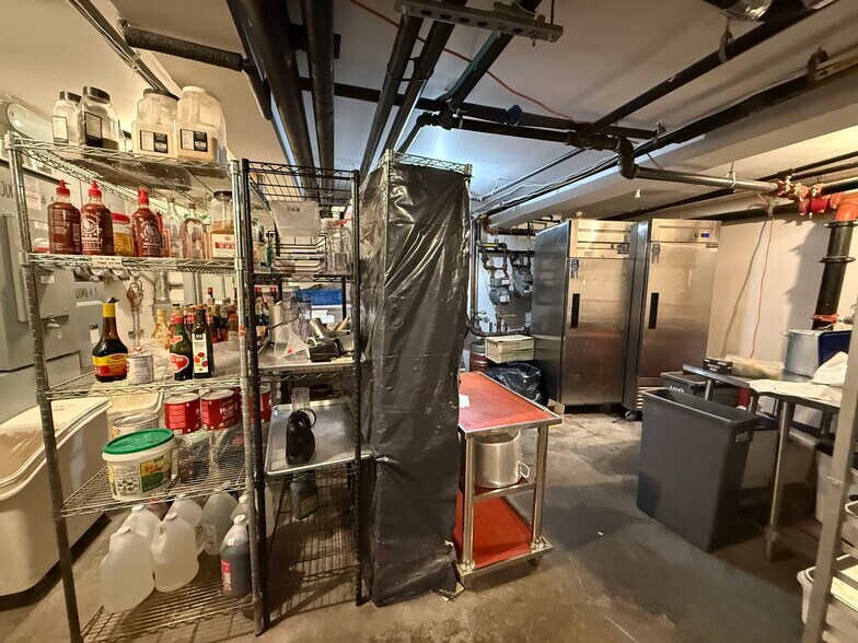 More Photos Of 318 Bedford Ave, Brooklyn Apartments For Lease