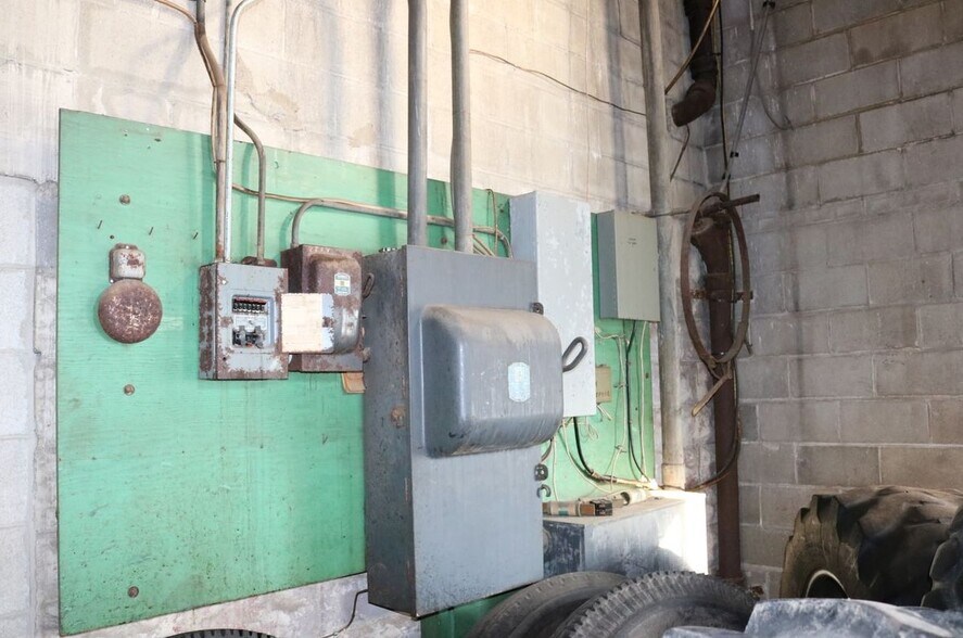 More Photos Of 113 S Dean St, Adrian Service For Sale