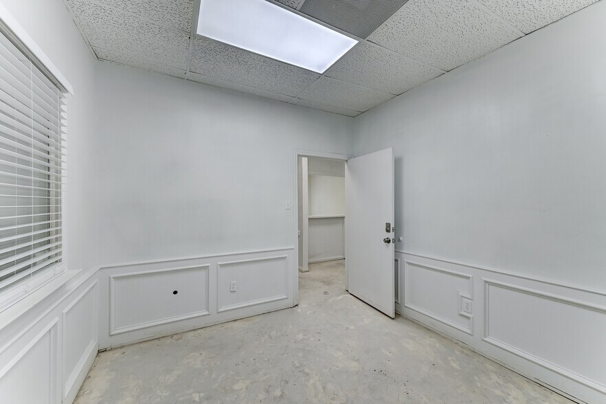 More Photos Of 14721 Pebble Bend Dr, Houston Medical For Lease