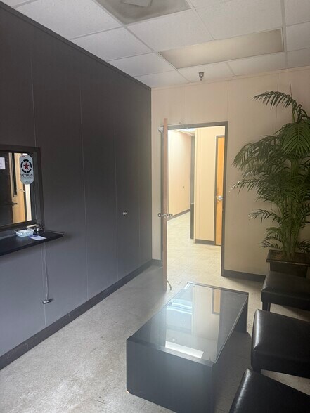 More Photos Of 915-917 Newsome St, Mount Airy Manufacturing For Lease