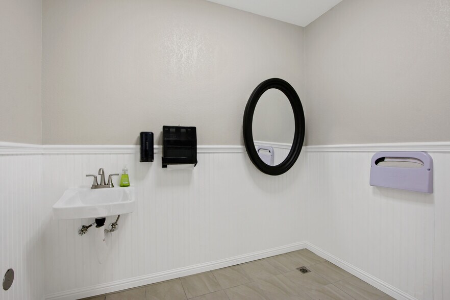 More Photos Of 1911 Carnegie Ave, Santa Ana Warehouse For Lease