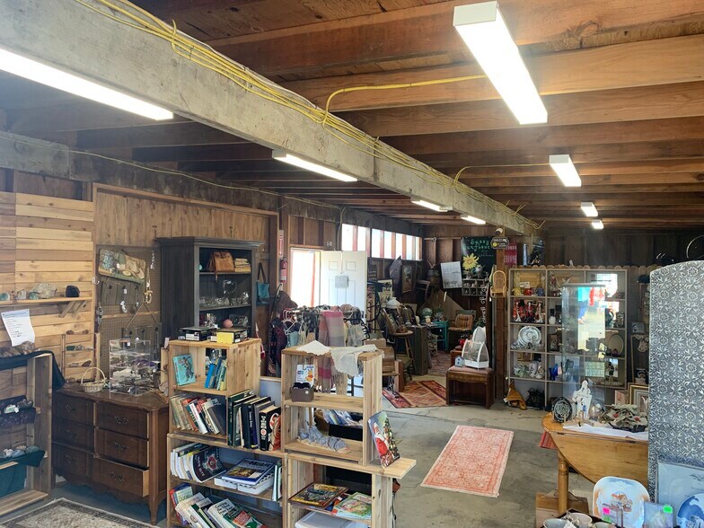 More Photos Of 1120 Main St, Philomath Freestanding For Lease