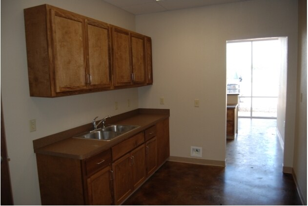 More Photos Of 371 Corgey Rd, Pleasanton Distribution For Lease