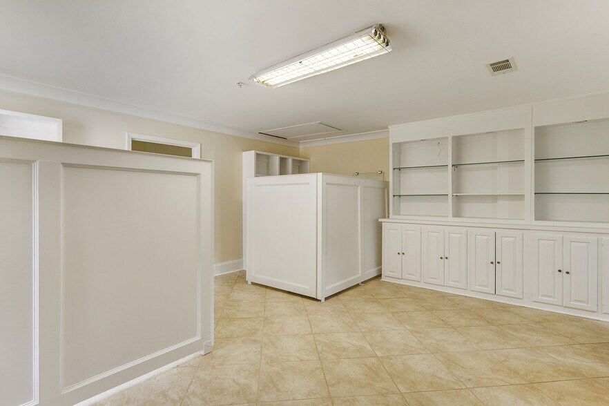 More Photos Of 7450 Antioch Rd, Baton Rouge Office For Sale