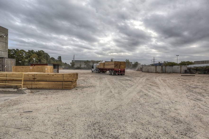 More Photos Of 15490 Vickery Dr, Houston Warehouse For Sale