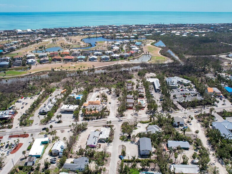 More Photos Of 905 Fitzhugh St, Sanibel Freestanding For Sale