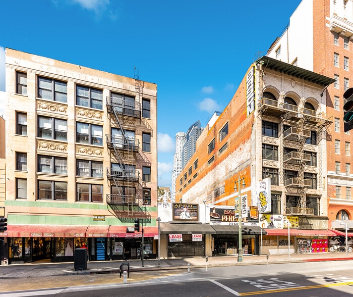 More Photos Of 525 S Broadway, Los Angeles Storefront For Lease