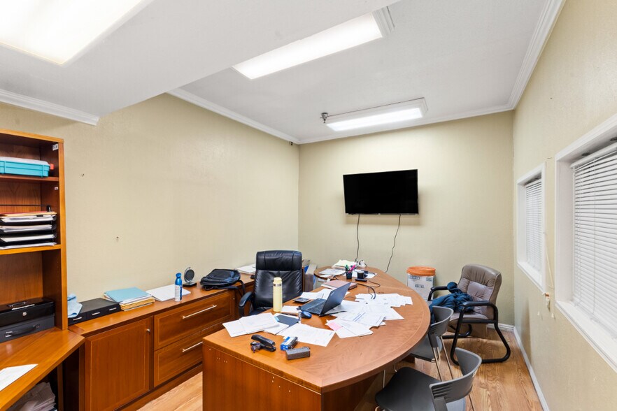 More Photos Of 1601 E 4th Ave, El Paso Industrial For Sale