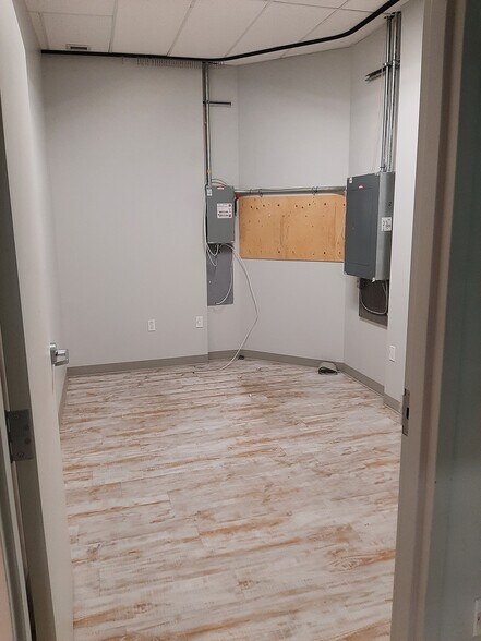 More Photos Of 240 Sparks St, Ottawa Office For Lease