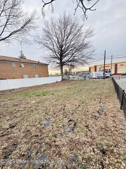 More Photos Of 2691 Hylan Blvd, Staten Island Medical For Lease