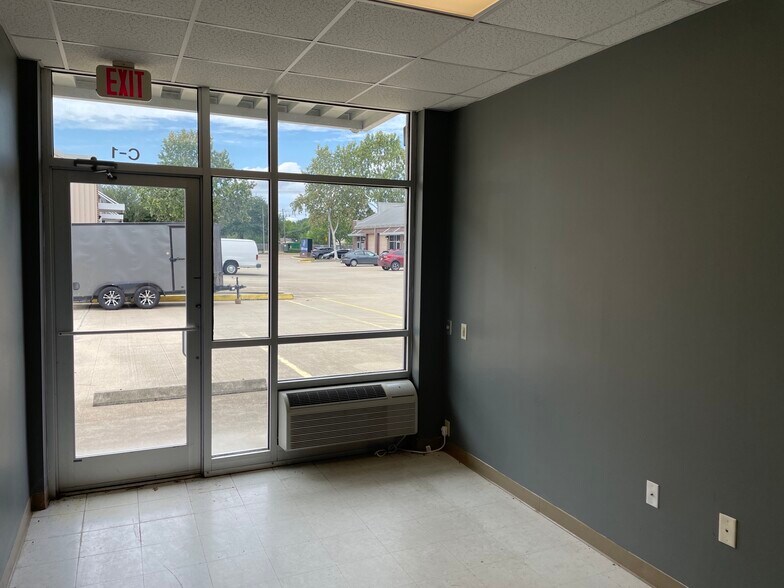 More Photos Of 2870 Gessner Rd, Houston Self Storage For Lease