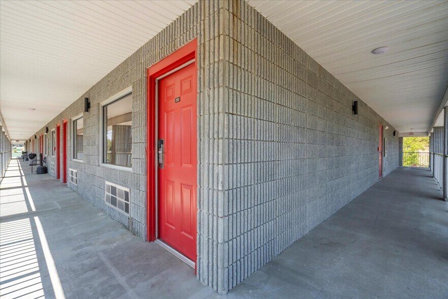 More Photos Of 182 Quillens Chapel Rd, Campton Hotel For Sale