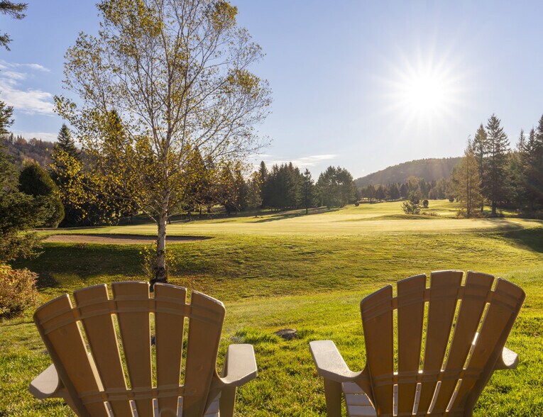 More Photos Of 192 Allée Du Chalet-Royal, St-Faustin-Lac-Carré Hotel For Sale