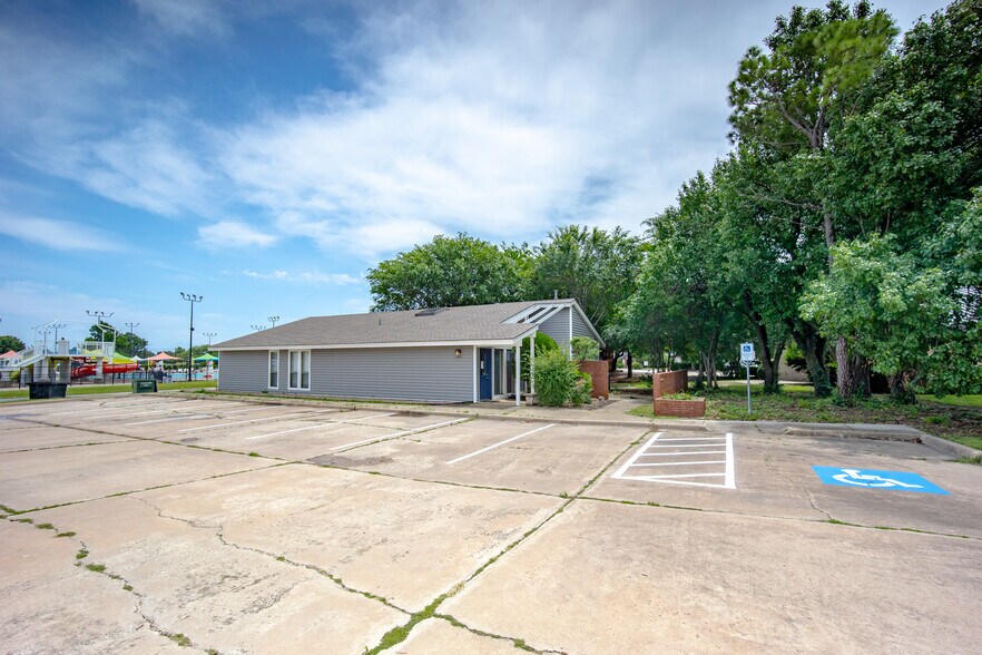 Primary Photo Of 2400 Tee Cir, Norman Medical For Lease