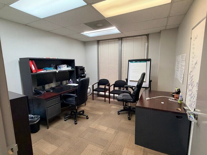 More Photos Of 442 Metroplex Dr, Nashville Office For Sale
