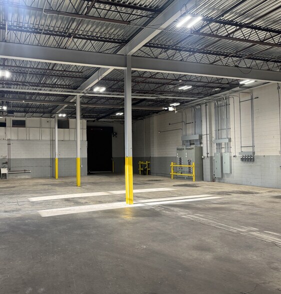 More Photos Of 16945 Masonic Blvd, Fraser Warehouse For Sale