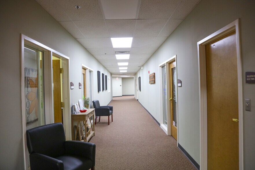 More Photos Of 1605 W Wilson St, Batavia Medical For Lease