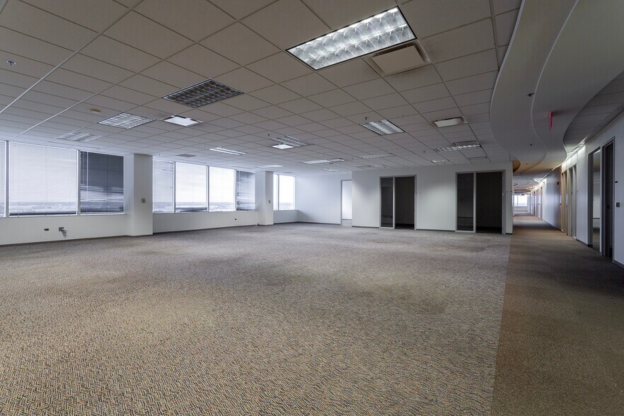 More Photos Of 4 Overlook Pt, Lincolnshire Office For Lease