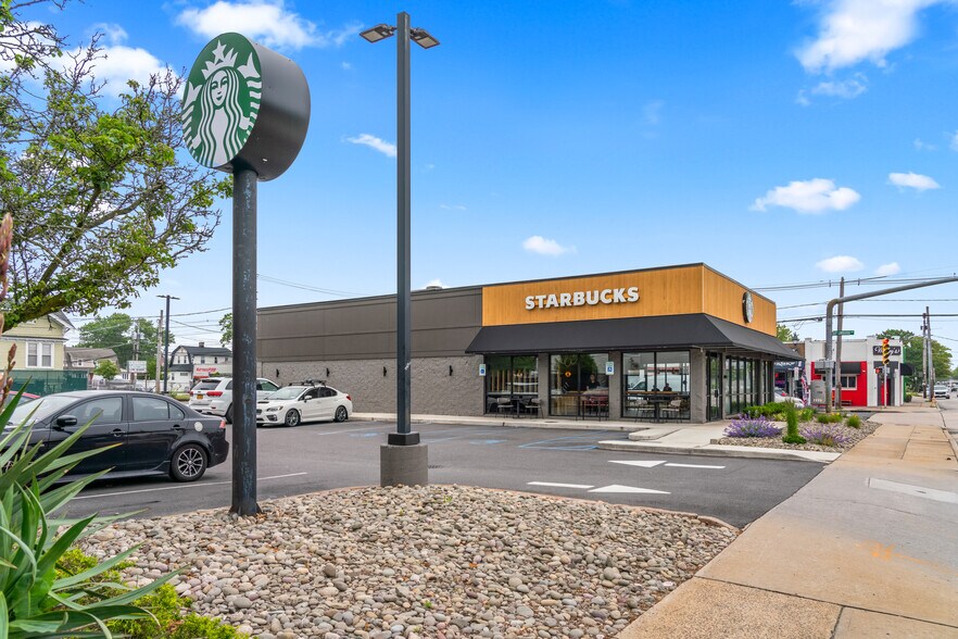 Primary Photo Of 168 Atlantic Ave, Freeport Fast Food For Sale