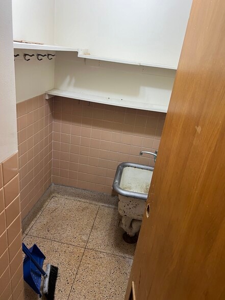 More Photos Of 272 Main Street, Nicholson Office For Sale