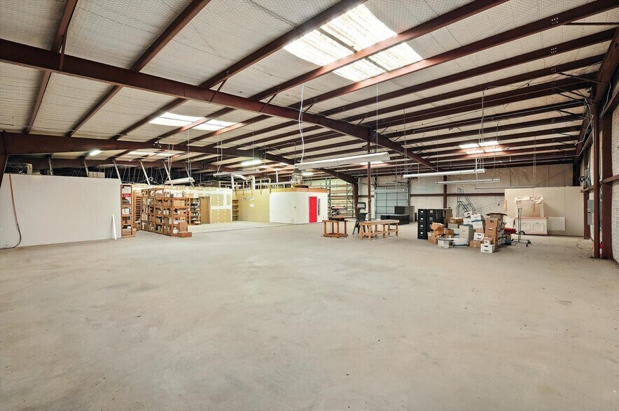 More Photos Of 3000 E Loop 820 S, Fort Worth Warehouse For Sale