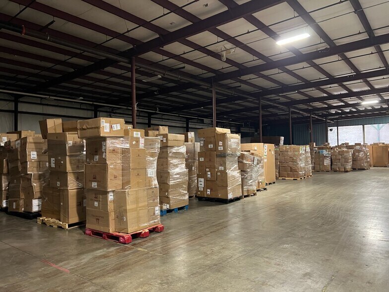 More Photos Of 1600 Wabash Ave, Fort Wayne Distribution For Lease