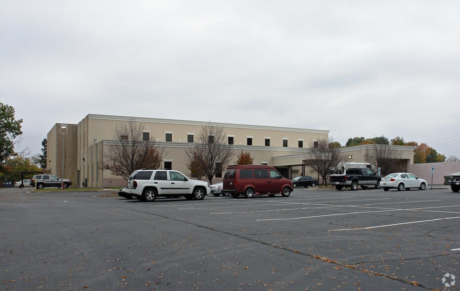 More Photos Of 302 Highway St, Madison Medical For Lease