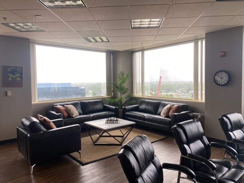 More Photos Of 101 W Big Beaver Rd, Troy Office For Lease